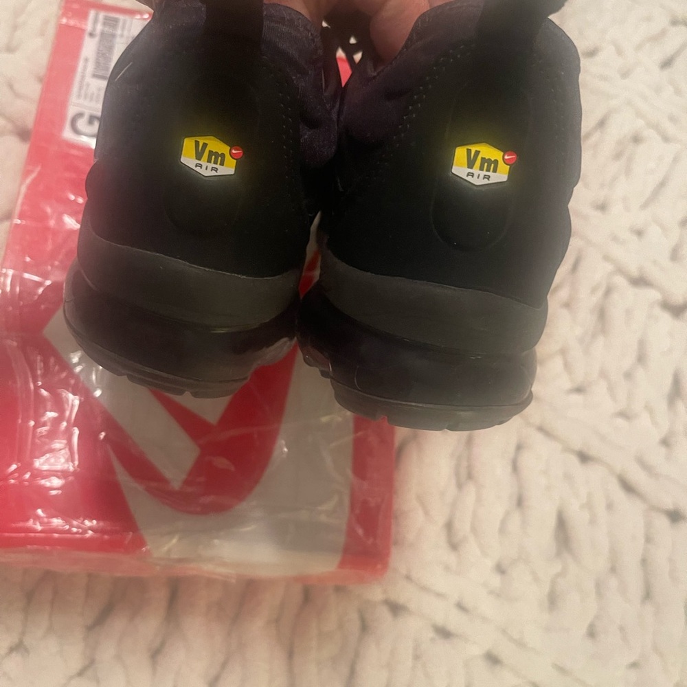 Nike Black VaporMax Plus Sneakers - Picture 5 of 8